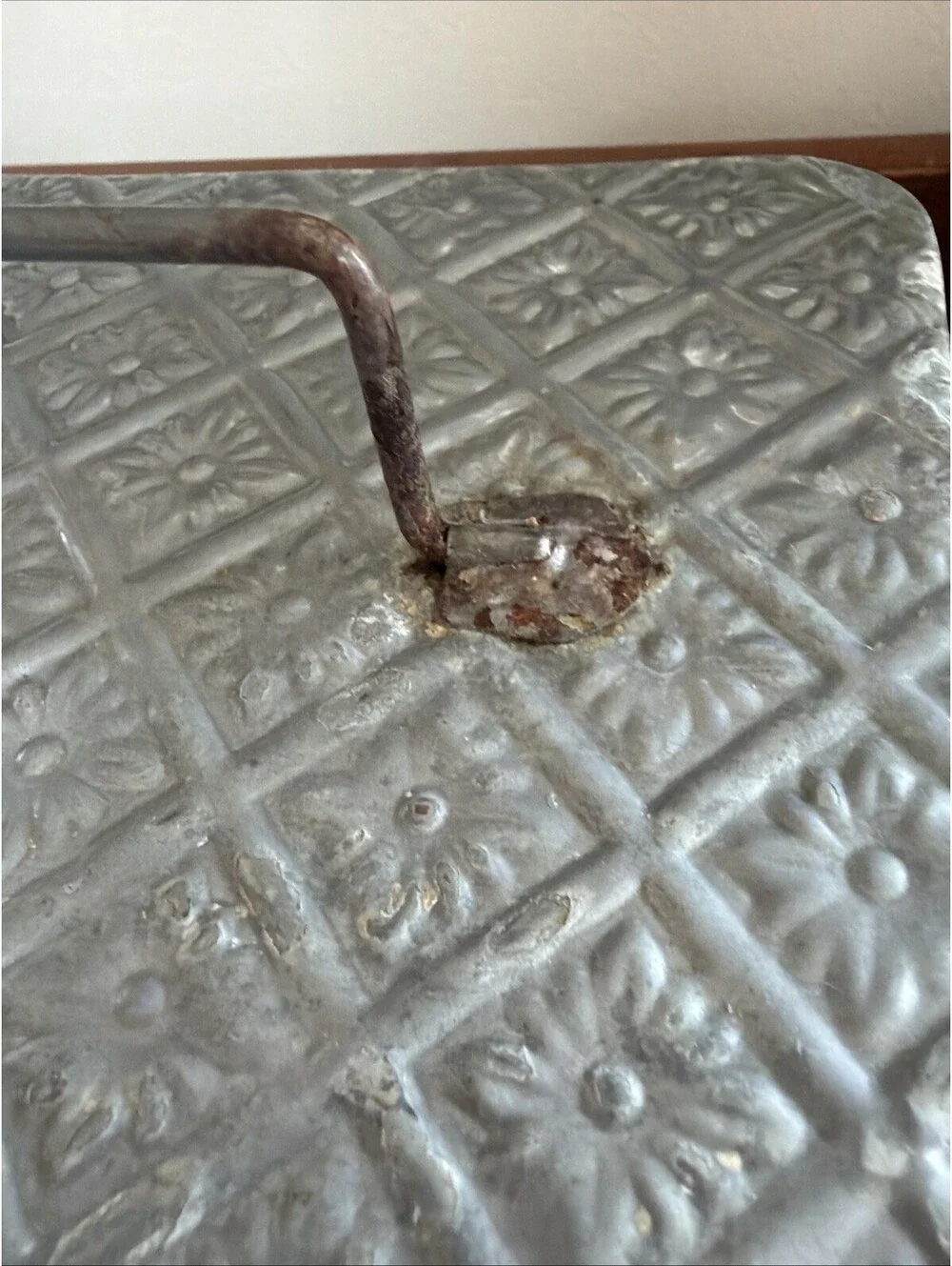 N/A embossed look